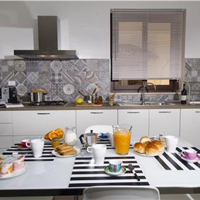 3 bedroom villa with jacuzzi, Castellammare del Golfo, sleeps 4-6